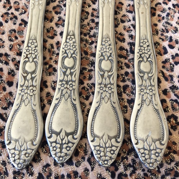 4  dinner/butter aerated knives - Picture 3 of 6